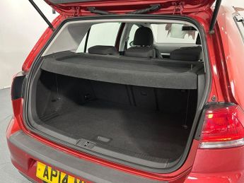VOLKSWAGEN GOLF 1.6 TDI BlueMotion Tech SE Hatchback 5dr Diesel DSG Euro 5 (s/s)