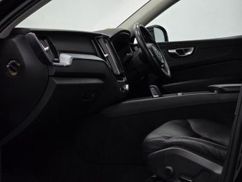 VOLVO XC60 2.0 B4 MHEV Momentum SUV 5dr Diesel Hybrid Auto AWD Euro 6 (s/s)