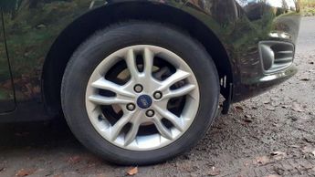 FORD FIESTA 1.0T EcoBoost Zetec Hatchback 5dr Petrol Powershift Euro 6 (100 