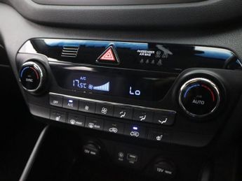 HYUNDAI TUCSON 1.7 CRDi Blue Drive Premium SUV 5dr Diesel DCT Euro 6 (s/s) (141