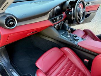 ALFA ROMEO GIULIA 2.0T Veloce Saloon 4dr Petrol Auto Euro 6 (s/s) (280 ps)