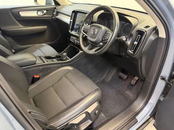 VOLVO XC40 2.0 T4 Momentum SUV 5dr Petrol Auto Euro 6 (s/s) (190 ps)