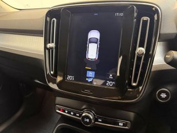VOLVO XC40 2.0 T4 Momentum SUV 5dr Petrol Auto Euro 6 (s/s) (190 ps)
