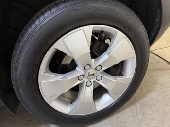 VOLVO XC40 2.0 T4 Momentum SUV 5dr Petrol Auto Euro 6 (s/s) (190 ps)