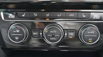 VOLKSWAGEN PASSAT SALOON VW PASSAT 2.0 TSI DSG R-LINE BLUEMOTION TECHNOLOGY (220PS)