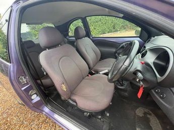 FORD KA 1.3 Zetec Climate Hatchback 3dr Petrol Manual (154 g/km, 69 bhp)