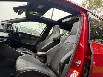 VOLKSWAGEN GOLF 2.0 TDI R-Line Estate 5dr Diesel DSG Euro 6 (s/s) (150 ps)