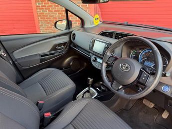 TOYOTA YARIS 1.5 VVT-h Design Hatchback 5dr Petrol Hybrid E-CVT Euro 6 (101 p