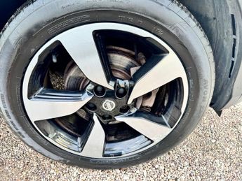 NISSAN QASHQAI 1.6 dCi Tekna SUV 5dr Diesel XTRON 2WD Euro 6 (s/s) (130 ps)