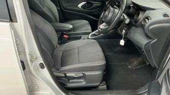 TOYOTA YARIS 1.5 VVT-h Design Hatchback 5dr Petrol Hybrid E-CVT Euro 6 (s/s) 