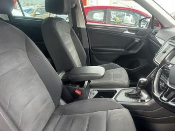VOLKSWAGEN TIGUAN 2.0 TDI SEL SUV 5dr Diesel DSG Euro 6 (s/s) (150 ps)