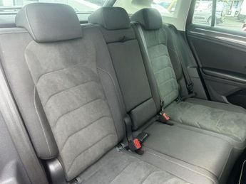 VOLKSWAGEN TIGUAN 2.0 TDI SEL SUV 5dr Diesel DSG Euro 6 (s/s) (150 ps)