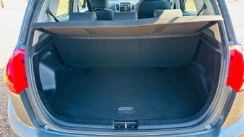 KIA VENGA 1.6 2 MPV 5dr Petrol Auto Euro 5 (123 bhp)