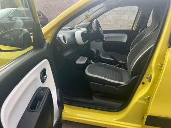 RENAULT TWINGO 1.0 SCe Play Hatchback 5dr Petrol Manual Euro 5 (70 ps)
