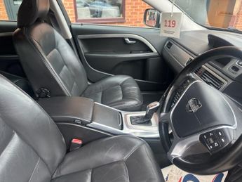VOLVO XC70 2.4 D5 SE Lux Estate 5dr Diesel Geartronic AWD Euro 5 (215 ps)