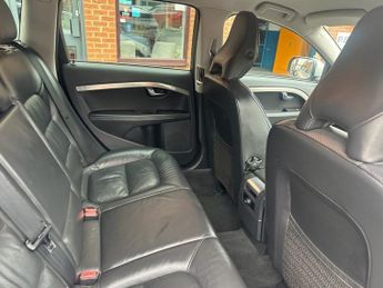 VOLVO XC70 2.4 D5 SE Lux Estate 5dr Diesel Geartronic AWD Euro 5 (215 ps)
