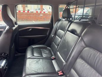 VOLVO XC70 2.4 D5 SE Lux Estate 5dr Diesel Geartronic AWD Euro 5 (215 ps)
