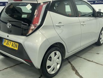 TOYOTA AYGO 1.0 VVT-i x-play Hatchback 5dr Petrol Manual Euro 6 (68 ps) - AA