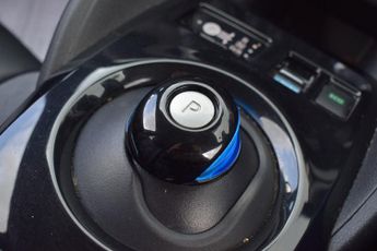 NISSAN LEAF 39kWh Tekna Hatchback 5dr Electric Auto (150 ps)