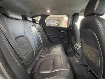 JAGUAR F-PACE 2.0 D180 Prestige SUV 5dr Diesel Auto AWD Euro 6 (s/s) (180 ps)