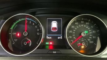 VOLKSWAGEN E-GOLF 35.8kWh e-Golf Hatchback 5dr Electric Auto (136 ps)
