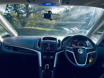 VAUXHALL ZAFIRA TOURER 2.0 CDTi Exclusiv MPV 5dr Diesel Manual Euro 5 (130 ps)
