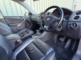 VOLKSWAGEN TIGUAN 2.0 TDI Sport SUV 5dr Diesel Auto 4WD Euro 4 (140 ps)