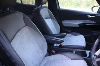 VOLKSWAGEN ID.3 Pro Performance 58kWh Life Hatchback 5dr Electric Auto (204 ps)
