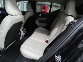 VOLVO XC40 1.5 T3 Inscription SUV 5dr Petrol Manual Euro 6 (s/s) (163 ps)