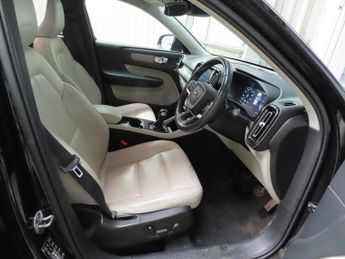 VOLVO XC40 1.5 T3 Inscription SUV 5dr Petrol Manual Euro 6 (s/s) (163 ps)