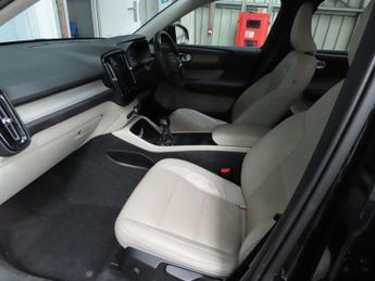 VOLVO XC40 1.5 T3 Inscription SUV 5dr Petrol Manual Euro 6 (s/s) (163 ps)