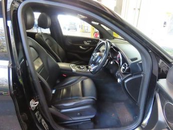 MERCEDES-BENZ GLC 2.1 GLC220d AMG Line (Premium) SUV 5dr Diesel G-Tronic 4MATIC Eu