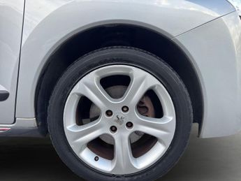 PEUGEOT 3008 2.0 HDi Allure SUV 5dr Diesel Auto Euro 5 (163 ps)