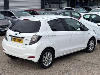 TOYOTA YARIS 1.5 VVT-h T4 Hatchback 5dr Petrol Hybrid CVT Euro 5 (101 ps)