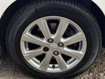 TOYOTA YARIS 1.5 VVT-h T4 Hatchback 5dr Petrol Hybrid CVT Euro 5 (101 ps)