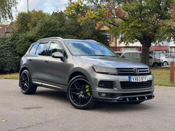 Volkswagen Touareg 3.0 TDI V6 BlueMotion Tech R-Line SUV 5dr Diesel Tiptronic 4WD E