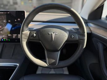 TESLA Model 3 Standard Range Plus Saloon 4dr Electric Auto RWD (241 bhp)