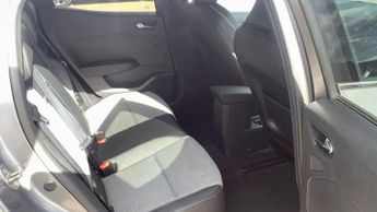 RENAULT CLIO 1.6 E-TECH techno Hatchback 5dr Petrol Hybrid Auto Euro 6 (s/s) 