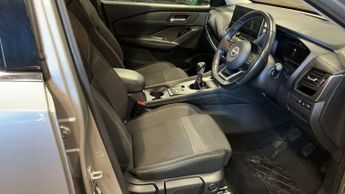 NISSAN QASHQAI 1.3 DIG-T MHEV N-Connecta SUV 5dr Petrol Hybrid Manual Euro 6 (s
