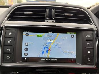 JAGUAR F-PACE 3.0 D300 V6 S SUV 5dr Diesel Auto AWD Euro 6 (s/s) (300 ps)