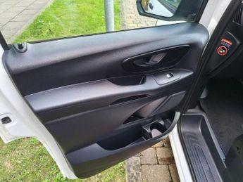 MERCEDES-BENZ VITO 2.0 116 CDI Progressive Panel Van 5dr Diesel G-Tronic RWD L3 Eur
