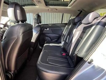 KIA SPORTAGE 2.0 CRDi KX-3 SUV 5dr Diesel Auto AWD Euro 5 (134 bhp)