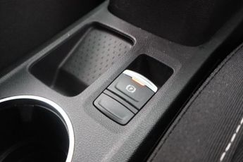 RENAULT CAPTUR 1.0 TCe Iconic SUV 5dr Petrol Manual Euro 6 (s/s) (90 ps)