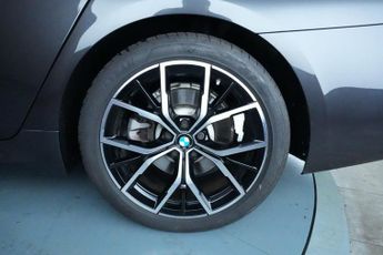 BMW 5 SERIES 2.0 520d MHT M Sport Saloon 4dr Diesel Hybrid Steptronic Euro 6 