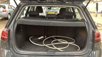 VOLKSWAGEN E-GOLF 35.8kWh e-Golf Hatchback 5dr Electric Auto (136 ps)