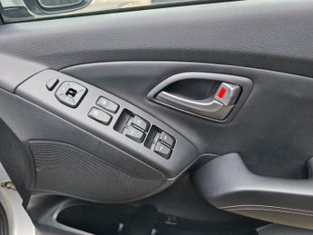 HYUNDAI IX35 1.7 CRDi SE SUV 5dr Diesel Manual Euro 5 (s/s) (Nav) (115 ps)
