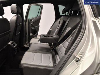 VOLKSWAGEN TIGUAN 2.0 TDI R-Line Tech SUV 5dr Diesel DSG 4Motion Euro 6 (s/s) (150