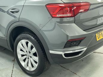 VOLKSWAGEN T-ROC 1.5 TSI GPF EVO SE SUV 5dr Petrol Manual Euro 6 (s/s) (150 ps) -
