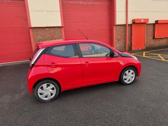 TOYOTA AYGO 1.0 VVT-i x-play Hatchback 5dr Petrol Manual Euro 6 (68 ps)