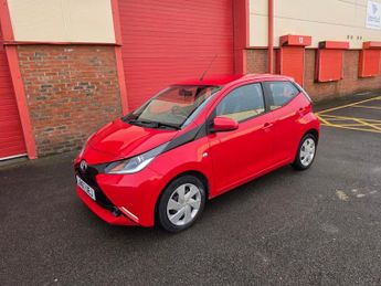 TOYOTA AYGO 1.0 VVT-i x-play Hatchback 5dr Petrol Manual Euro 6 (68 ps)
